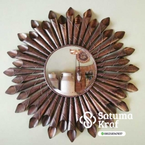 kerajinan cermin dari produk tembaga