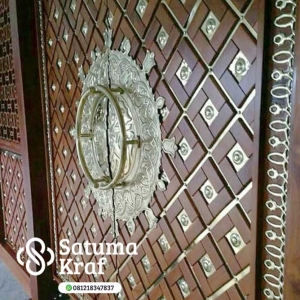 pintu masjid lapis kuningan dan tembaga