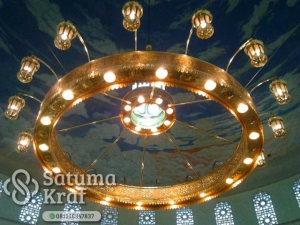 replika lampu masjid nabawi