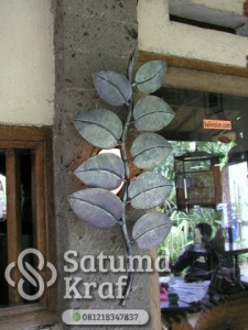 lampu dinding motif daun