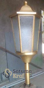 Lampu taman kuningan