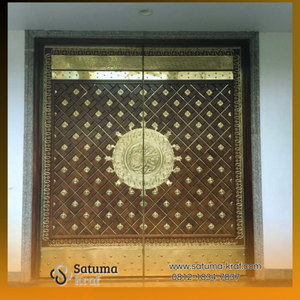 Pengrajin Replika Pintu Masjid Nabawi