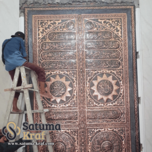 hiasan dinding pintu kabah