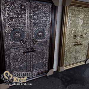 hiasan dinding pintu kabah kuningan