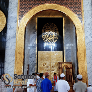 kaligrafi kabah kuningan