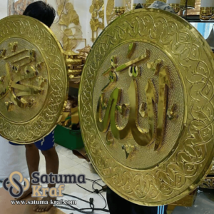 kaligrafi kuningan emas mewah