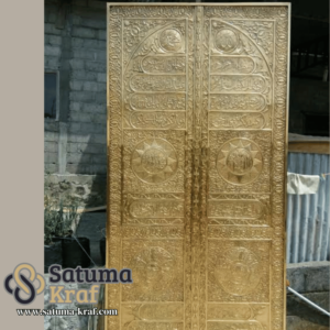 kaligrafi kuningan pintu ka'bah