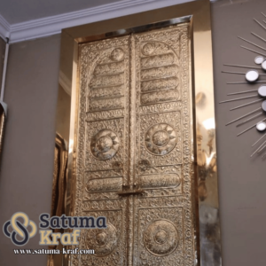 kaligrafi kuningan pintu kabah