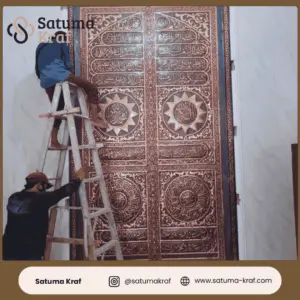 hiasan kaligrafi pintu kabah