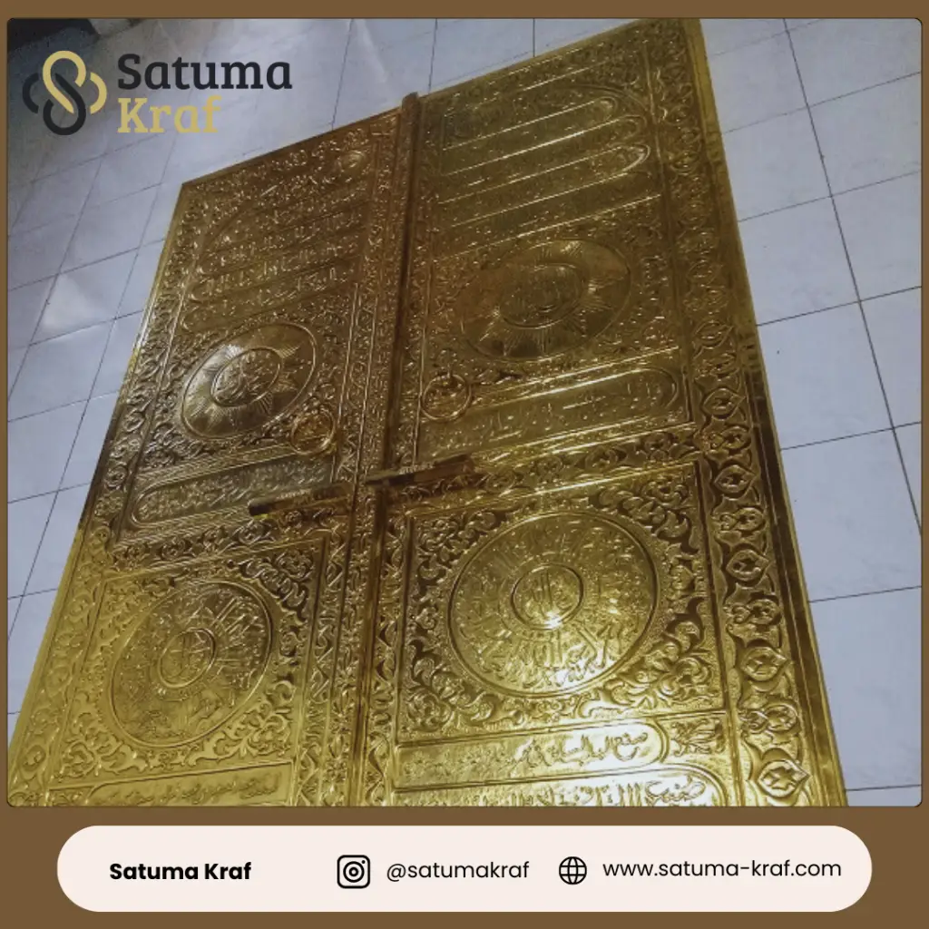 hiasan kaligrafi pintu kabah material