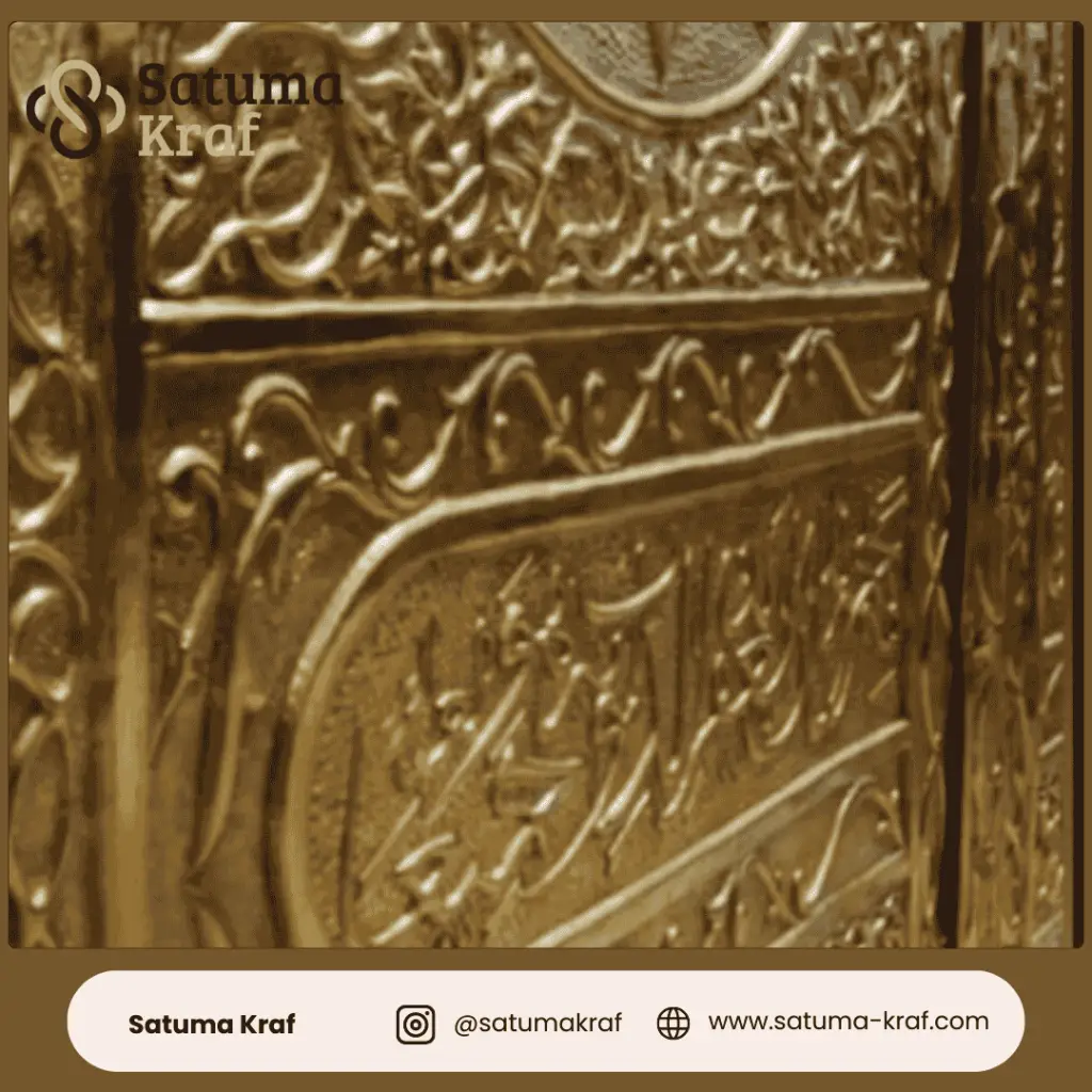 ukiran kaligrafi pintu kabah