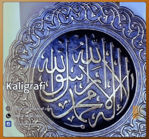 Pengrajin Kaligrafi arab bahan tembaga