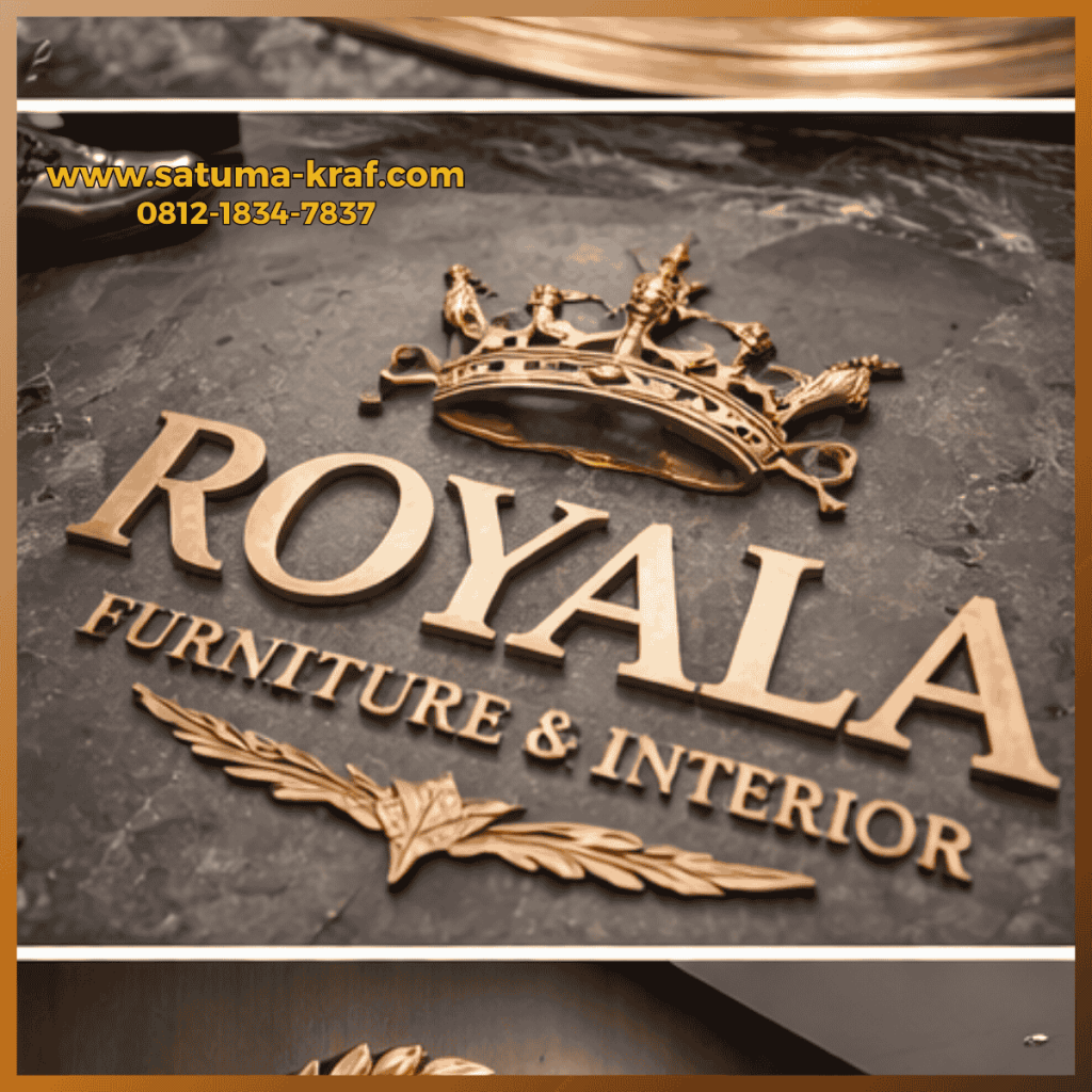 Pengrajin logo tembaga custom melakukan pengecekan detail dan kerapian permukaan logo sebelum tahap finishing