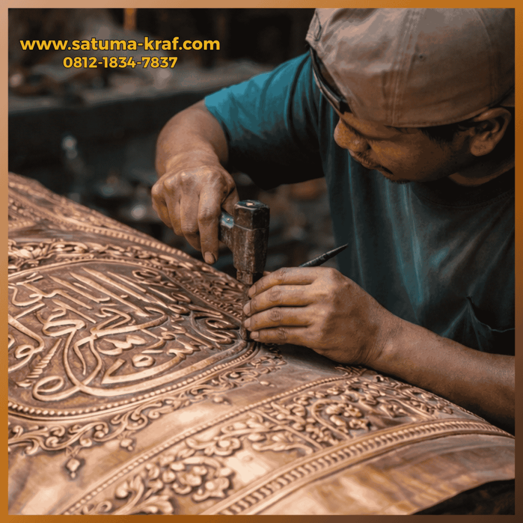 pengrajin sentra kerajinan tembaga kuningan tumang