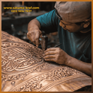 pengrajin sentra kerajinan tembaga kuningan tumang