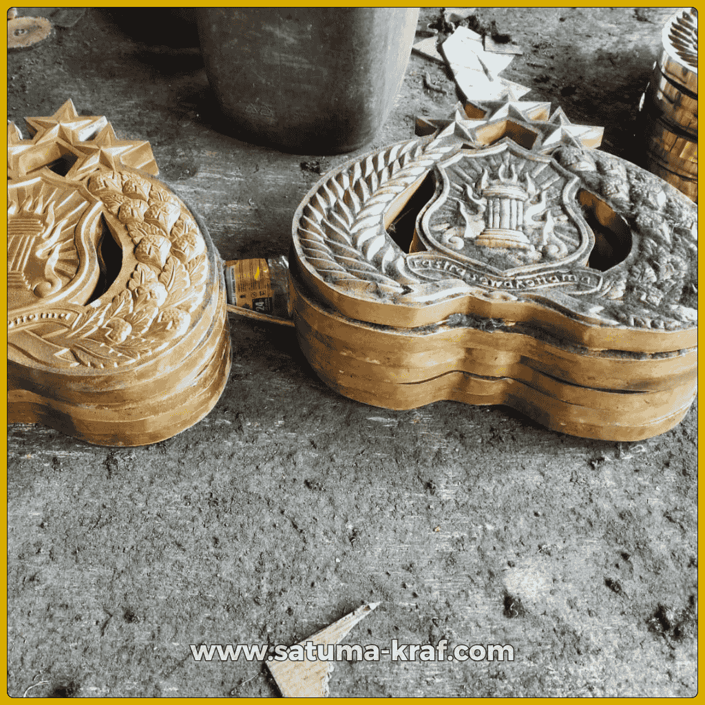 Proses Pengerjaan logo Polri Kuningan Timbul