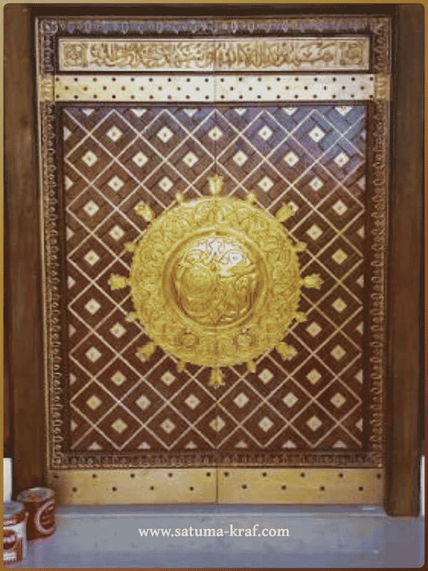 replika pintu nabawi kuningan replika pintu nabawi kuningan